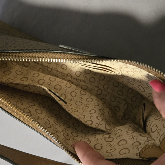 GUESS Shoulder Bag - Picture 6 of 8